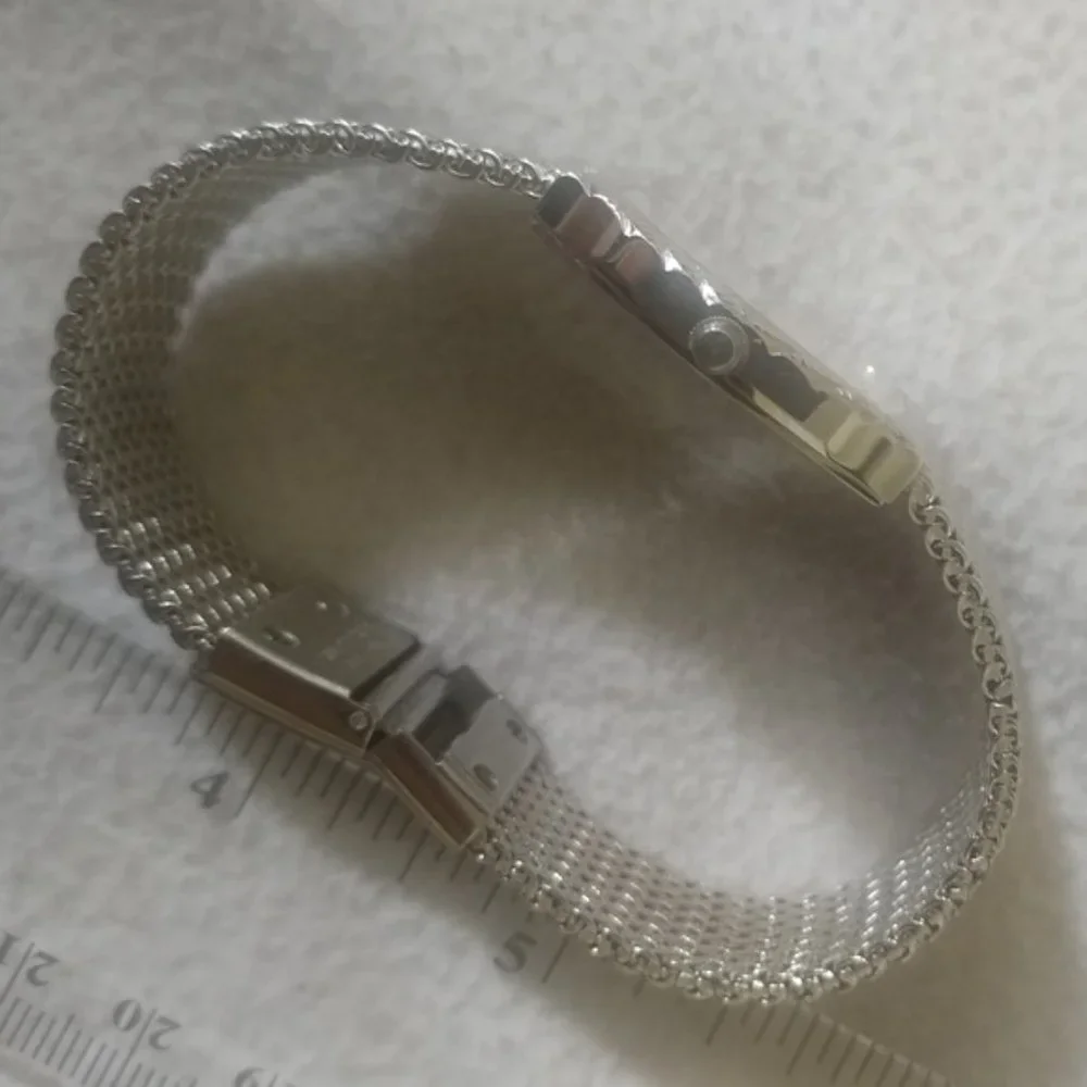 Vintage Waltham silver quartz watch time piece - Picture 3 of 9